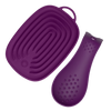 Zwei violette Küchenhelfer aus Silikon: eine geriffelte Trockenmatte und eine Löffelablage mit Schlitzen, beide mit geschwungenem, modernem Design, abgebildet auf weißem Hintergrund.